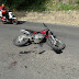 Motociclista derrapa y cae sobre la cinta asfáltica.