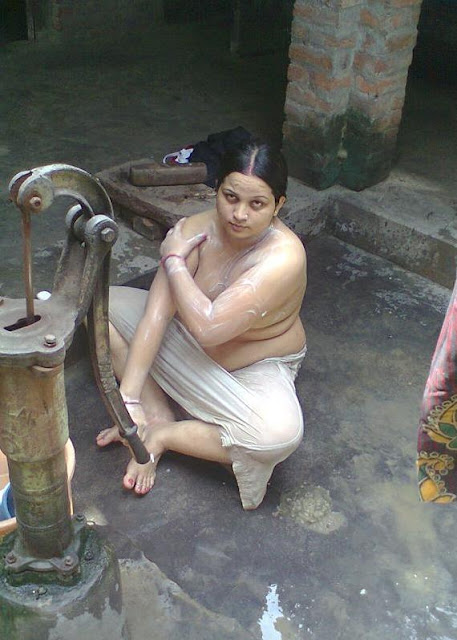 Indian Aunty Bathing Mega Porn Pics