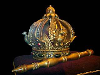 Fuente: Wikimedia Commons Corona y cetro de la monarquía mexicana