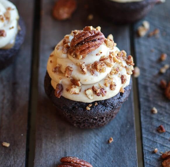 Chocolate Bourbon Pecan Pie Cupcakes with Butter Pecan Frosting Chocolate Bourbon Pecan Pie Cupcakes with Butter Pecan Frosting