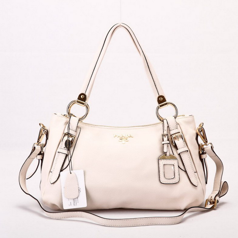 Elegance of living: Stylish White Handbags
