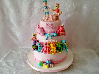 Tort de botez cu jucarii