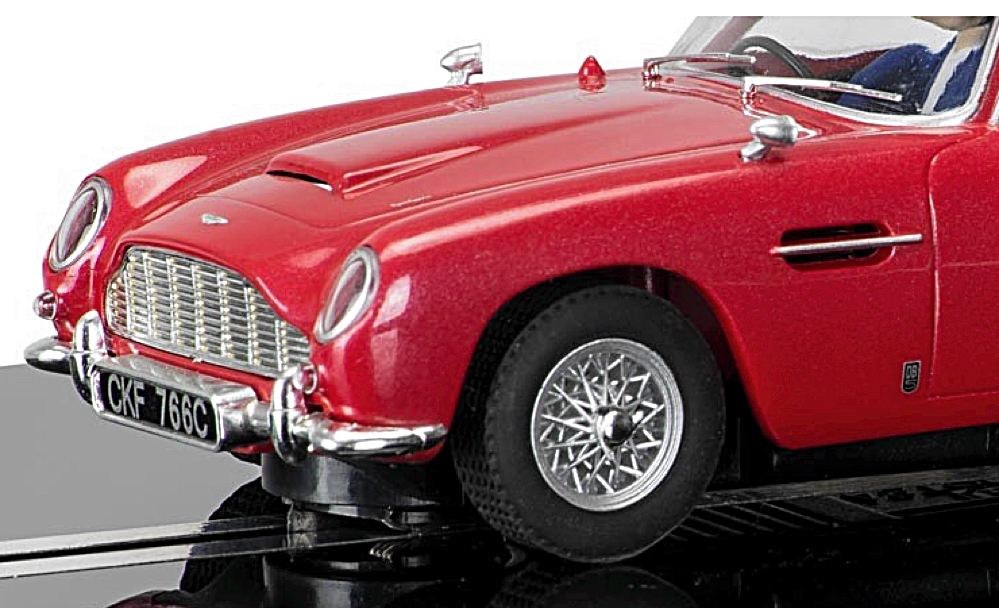 Scale Model News JAMES BOND ASTON MARTIN DB5 GOES UP AGAINST OTHER