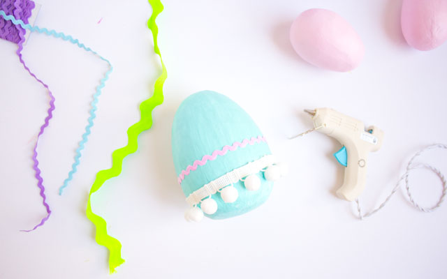 How to make giant pom-pom Easter eggs How to make giant pom-pom Easter eggs