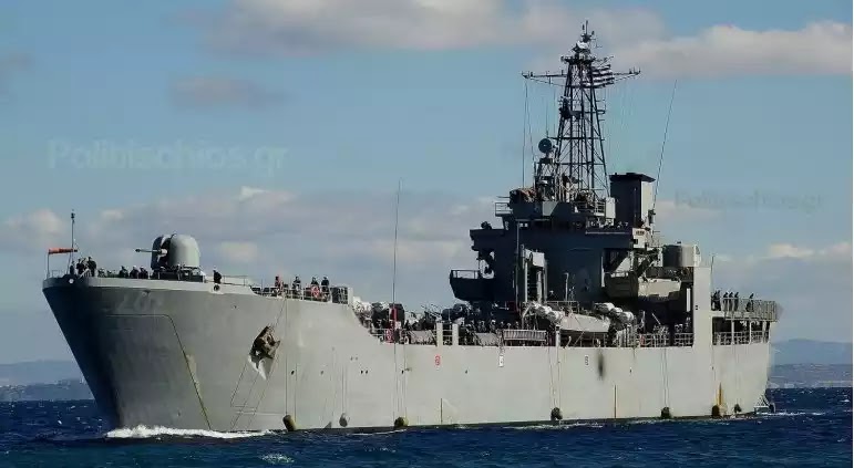 Εκτάκτως στα Μεστά αρματαγωγό για τη φιλοξενία προσφύγων Εκτάκτως στα Μεστά αρματαγωγό για τη φιλοξενία προσφύγων
