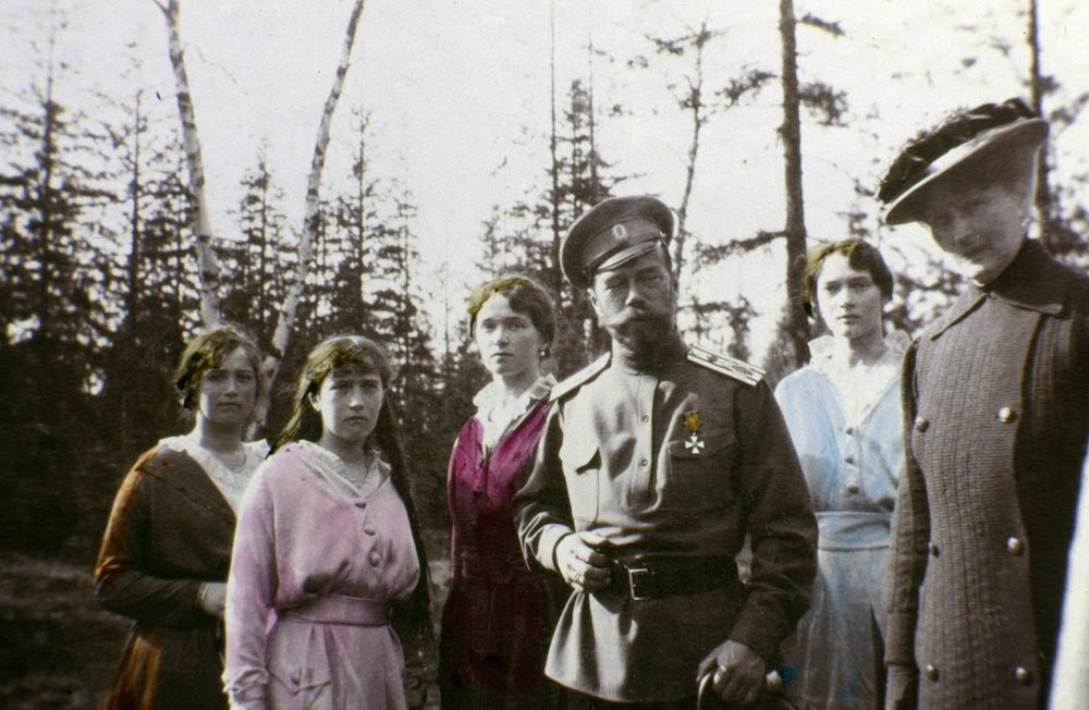 15 Rare Hand Colorized Photos of the Romanov Family From 1915 16