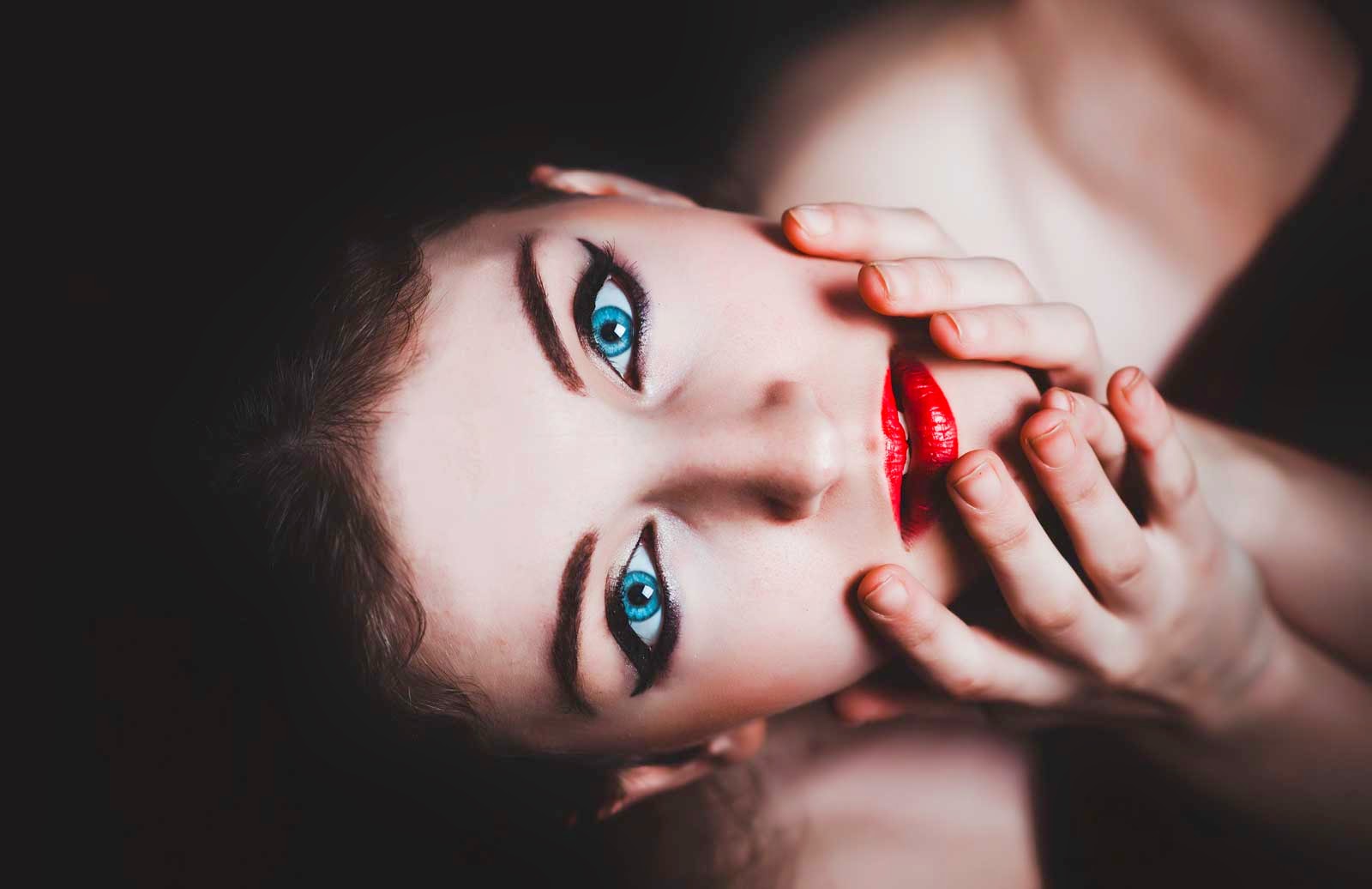 Blue Eyes Female Model with Red Lipstick Wallpaper