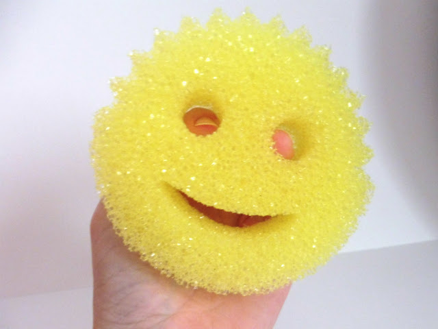 Test de Scrub Daddy l'éponge révolutionnaire ! Par Lili LaRochelle