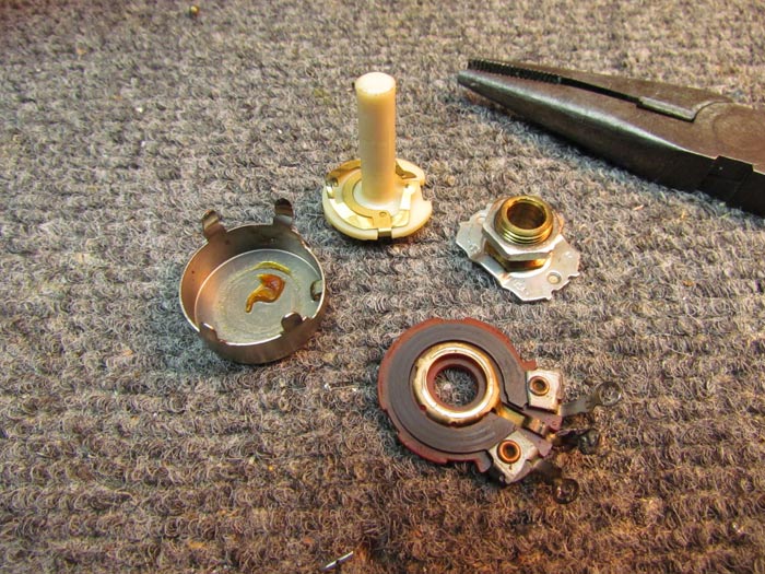 disassembled-pot-guitar-amp-carbon-track-contacts.jpg