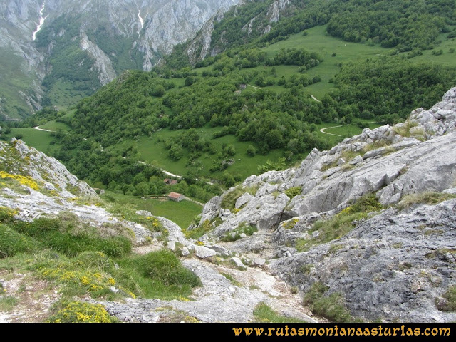 Ruta Tielve Peña Maín: Bajando a la majada La Robre