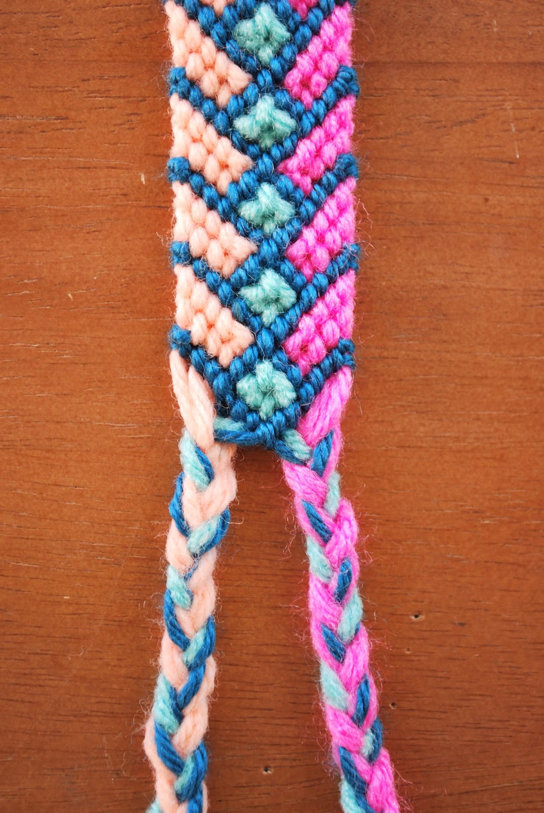 Struggling to make your friendship bracelets? Here are 5 inspirations!