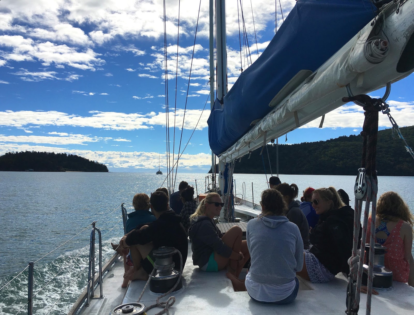 Sailing Whitsundays and visiting the best beach in Australia-Whitehaven Beach, should be on every ones bucket list. Read more and how to do it on a budget from this article!