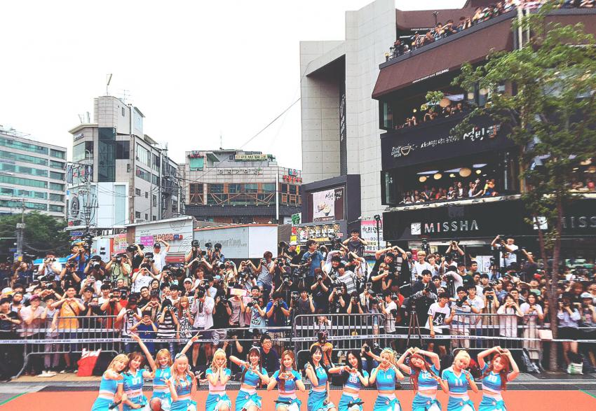 우주소녀 신촌 버스킹 현장ㄷㄷㄷ | 인스티즈