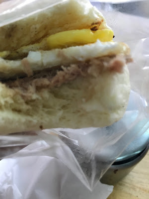 點了個饅頭鮪魚夾蛋