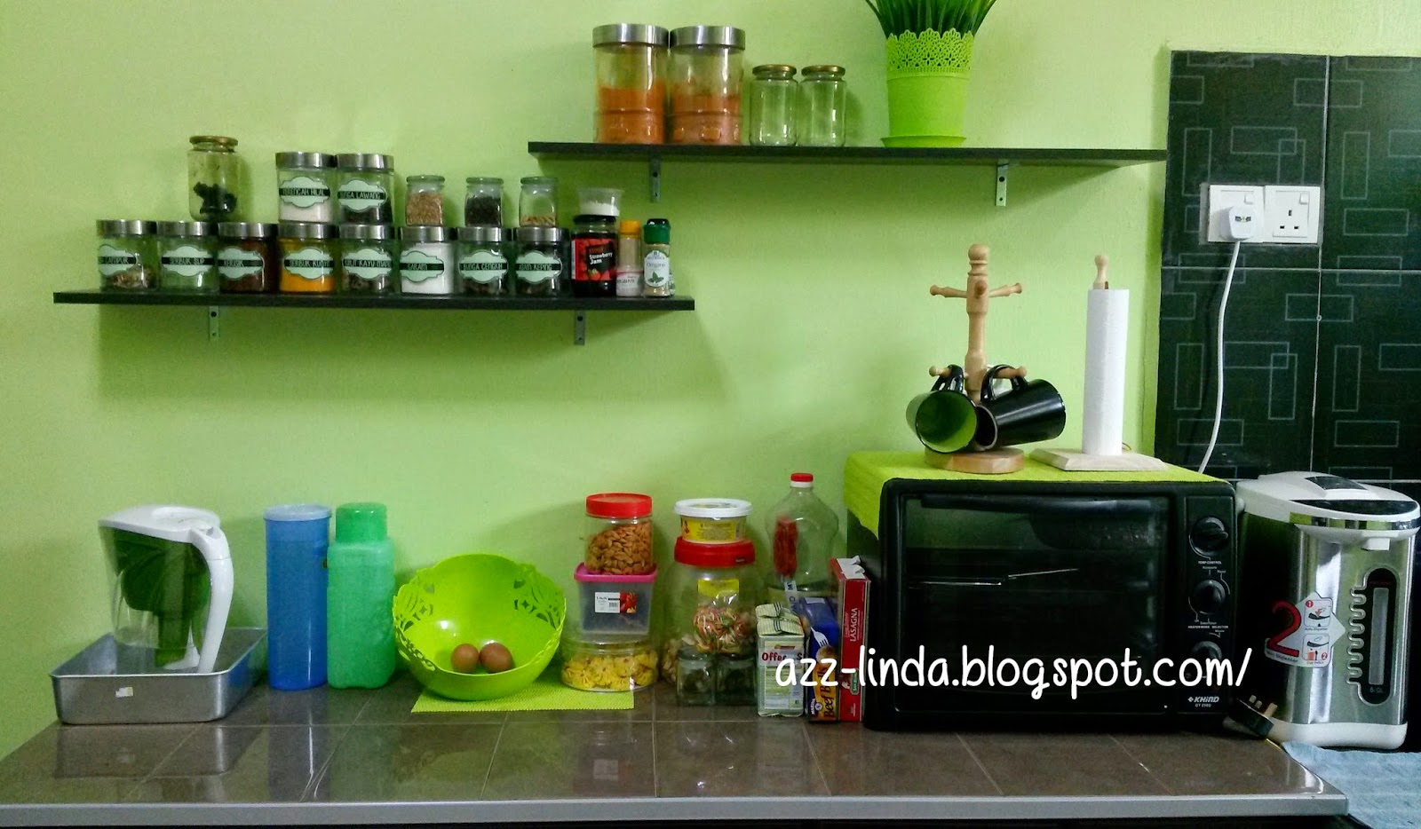 Sharing Is Sayang Susun Atur Tanpa Kitchen Cabinet Yang Mahal Ni Ruang Dapur Rumah Saya Sapa Yang Pernah Baca Blog Mesti Dah Penah Tengok Hijau Nih Kan Hehehe Kali Tambah Rak Untuk Letak Botol