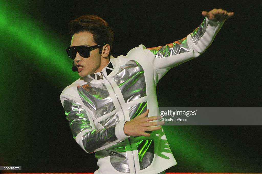 http://4.bp.blogspot.com/-qBwOjKU7Hzo/VqXRPDlh0TI/AAAAAAABQv8/rn-uVOB6jwU/s1600/south-korean-singer-rain-performs-onstage-during-his-concert-the-picture-id506499370.jpg