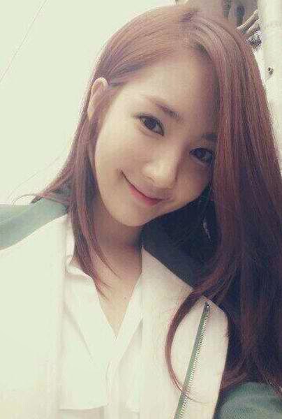 Park Min Young shows her spring selfie | Daily K Pop News