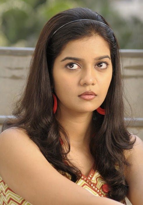 Latest Actress Hot Sexy Images Hot Color Swathi Reddy Yellow Saree Latest Pics 