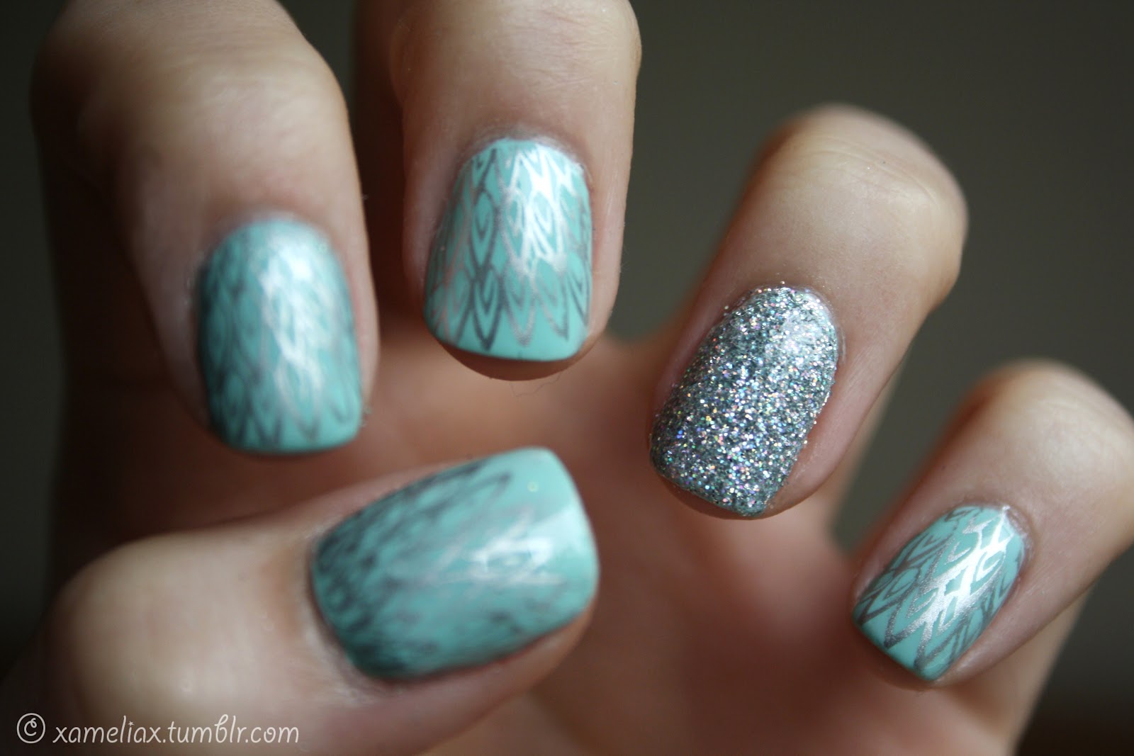 .♥. amelia paints nails .♥. .Mint Glitter Nails.