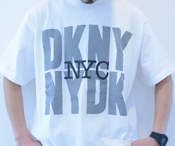 ビンテージ90sデッドストックDKNY JEANSプリントTシャツ