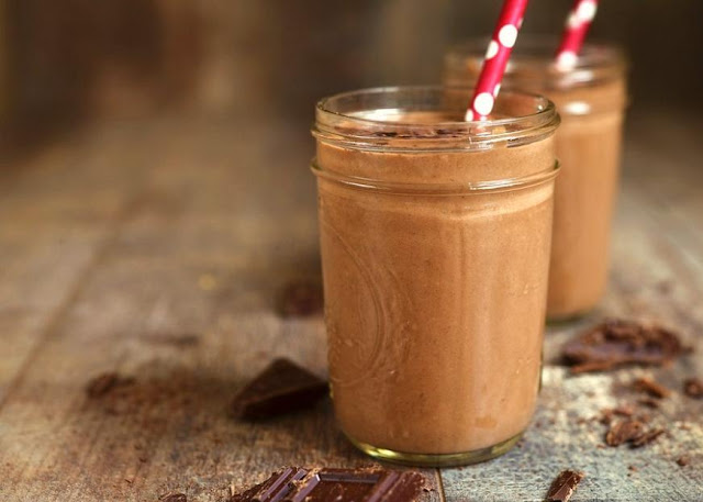 Batido proteico de brownie 2 vasos de batido de chocolate sabor brownie