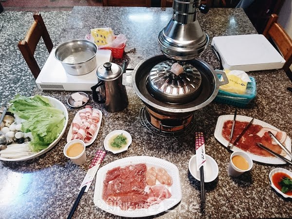【捷運美食】新莊迴龍捷運站旁的泰式燒烤火鍋,299吃到飽CP值爆表到外太空了!