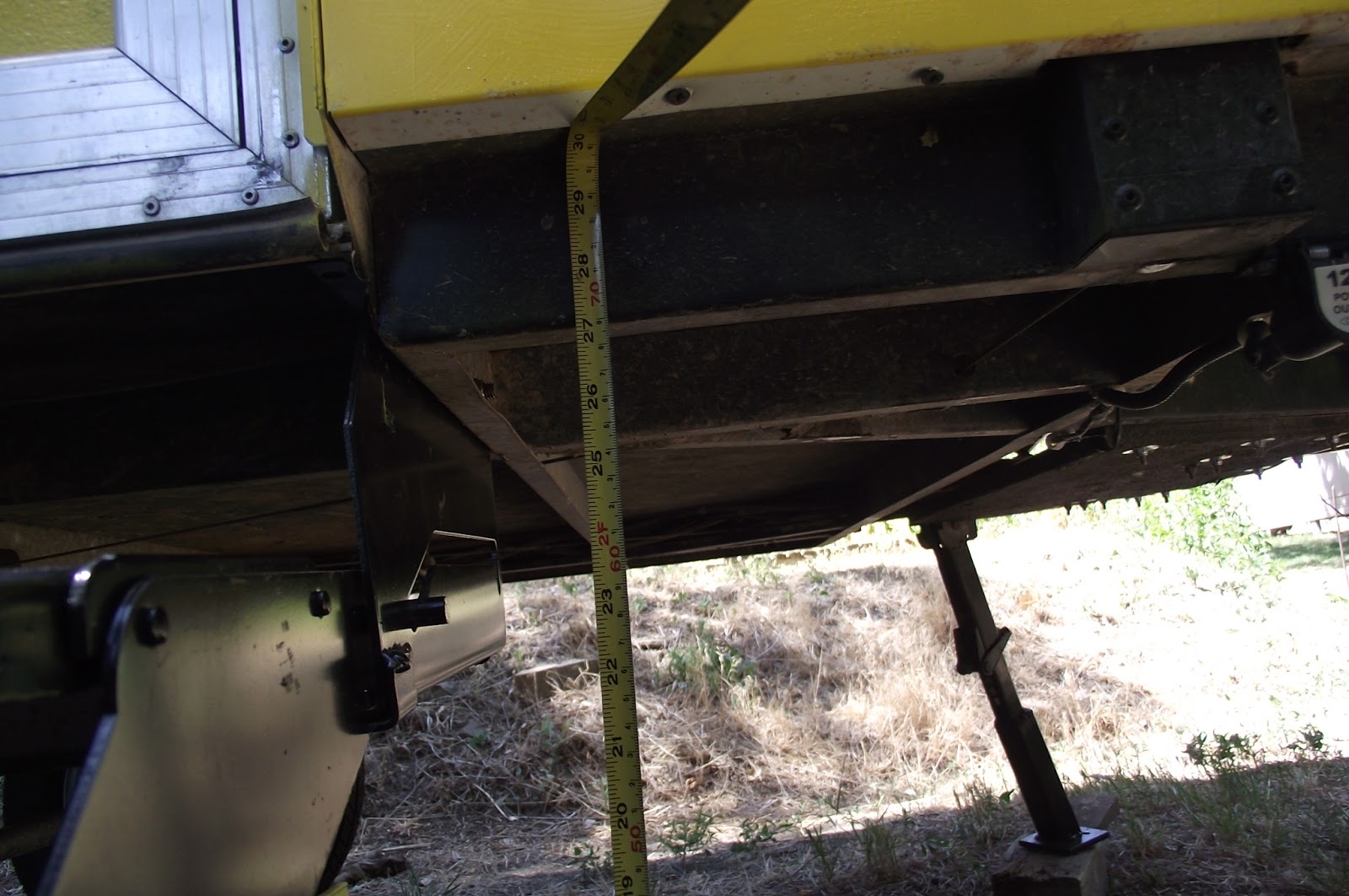 Camping Lifting a popup camper