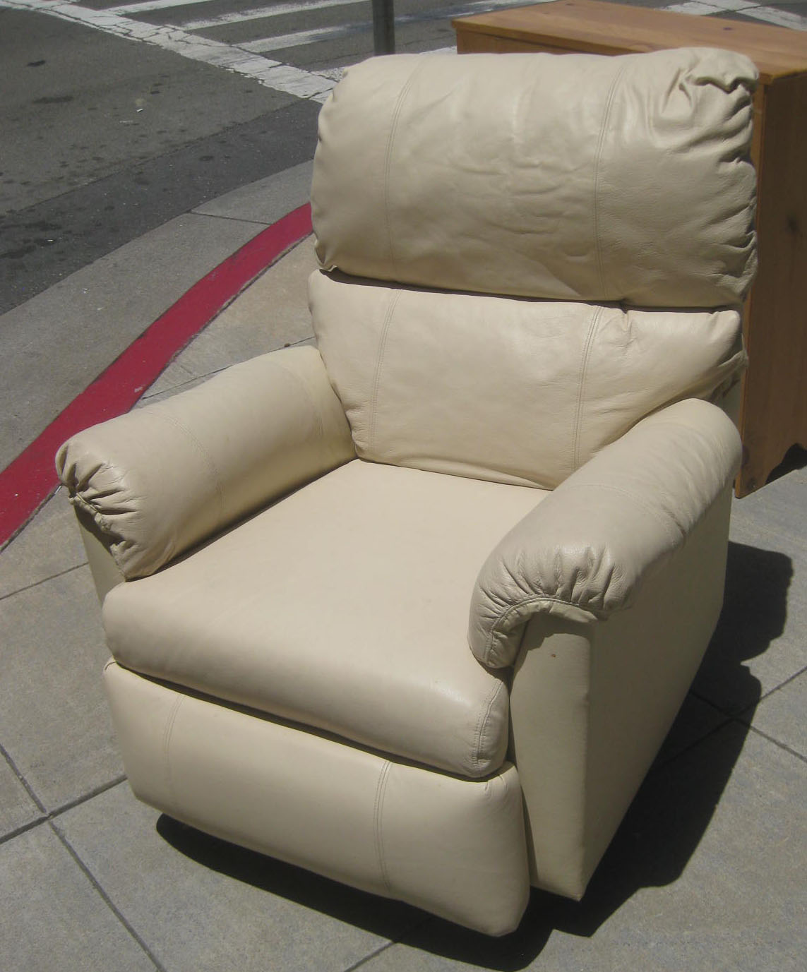 UHURU FURNITURE & COLLECTIBLES SOLD Ivory Recliner 70