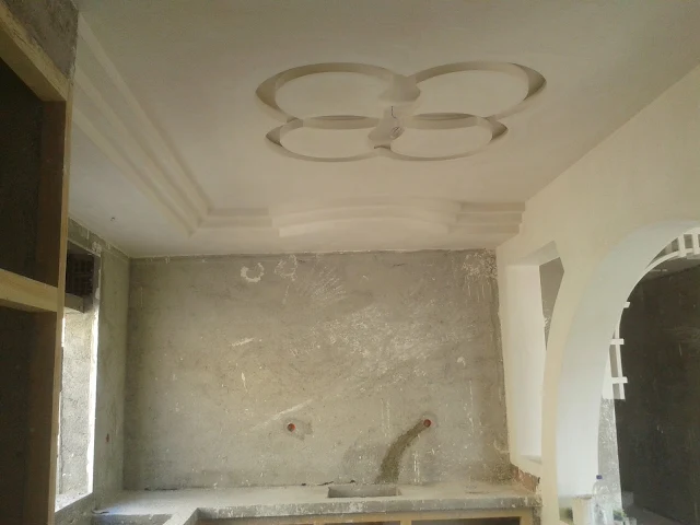 Faux plafond en plâtre pour une salon de Meknes