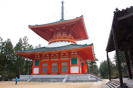 PAGODA DE KONPON DAITO EN EL TEMPLO DE DANJO GARAN - KOYASAN en WAKAYAMA, JAPÓN