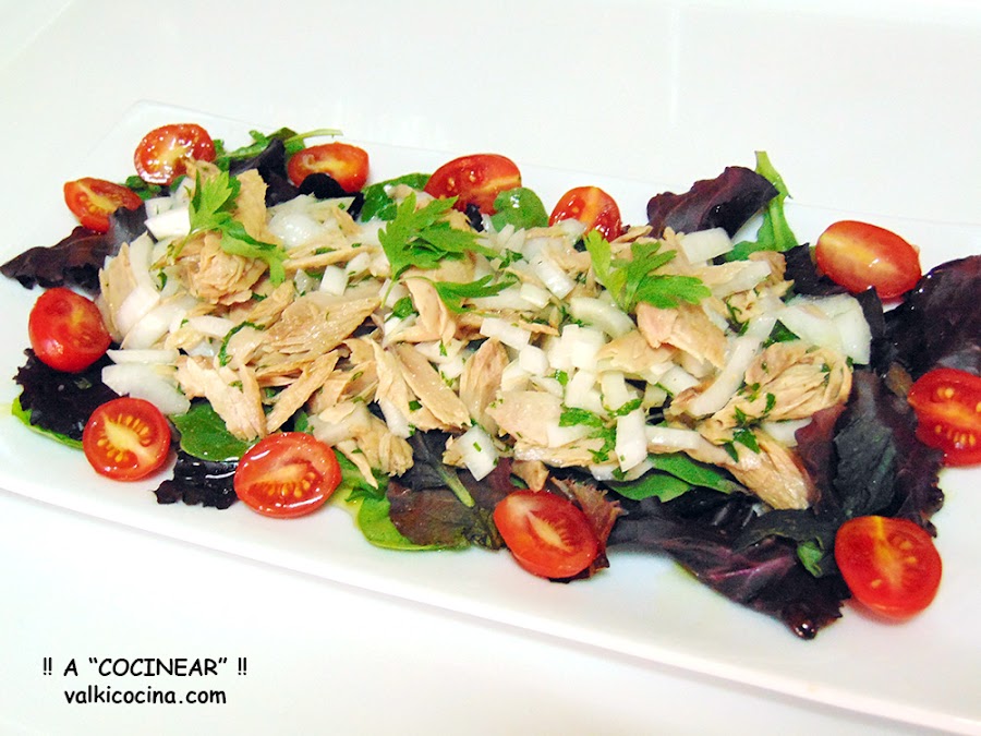 Ensalada de brotes tiernos y melva o atún