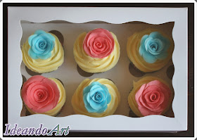 Caja cupcakes con rosas fondant