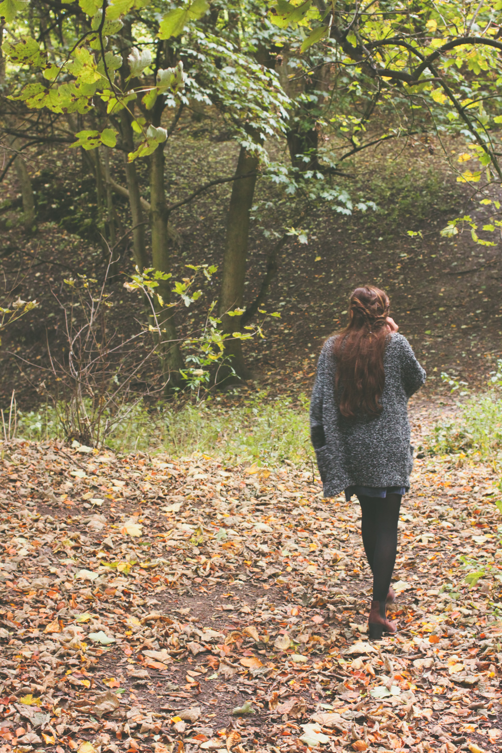 Velvet slip dress | www.hannahemilylane.com