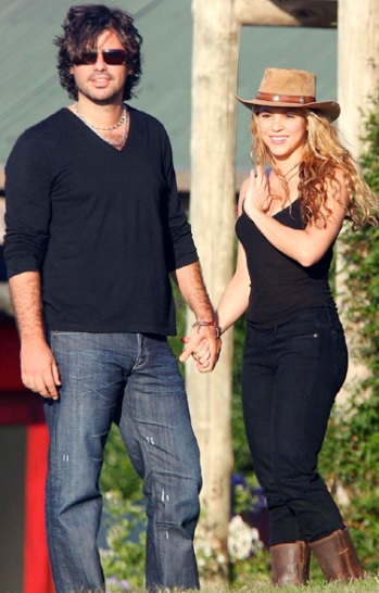 Shakira y Antonio de la Rúa Foto de Shakira paseando con su ex amor