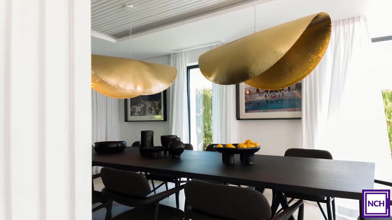 26 Photos vs. Contemporary Elegant Villa in Nueva Andalucía, Marbella - Luxury Home & Interior Design Tour 26 Photos vs. Contemporary Elegant Villa in Nueva Andalucía, Marbella - Luxury Home & Interior Design Tour