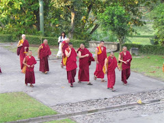Peregrinação com Lama Gangchen em Borobudur - Indonésia