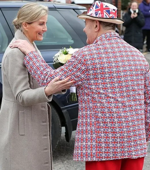 The Countess wore Suzannah Brodie wool long coat, Chloe peach blouse and lilac-coloured trousers, Hermes necklace