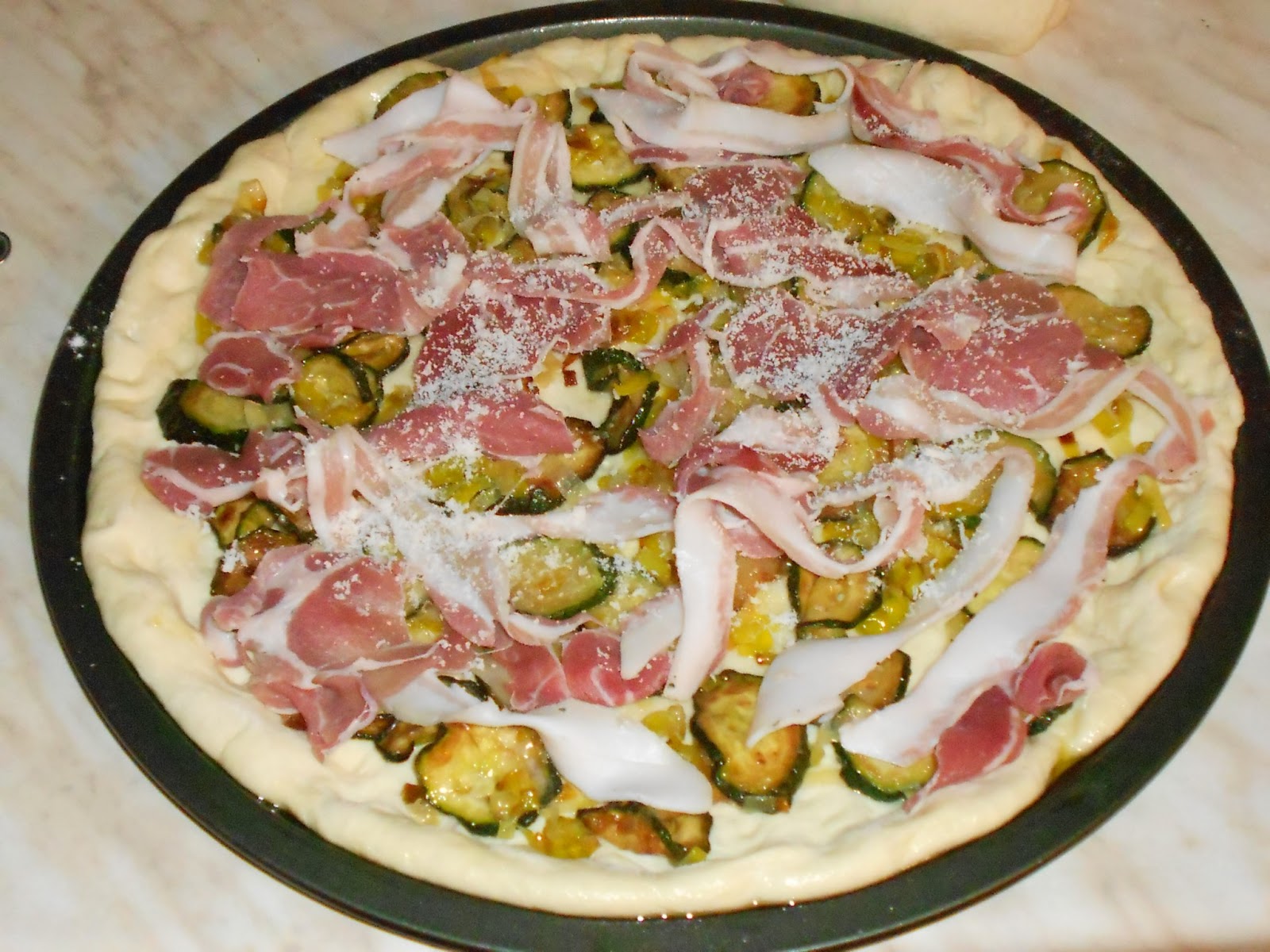 La vispa Teresa Pizza con zucchine pancetta e porri