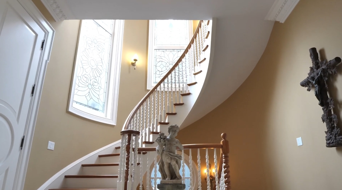 33 Interior Design Photos vs. 22 Bayview Dr, St. Catharines, ON Home Tour