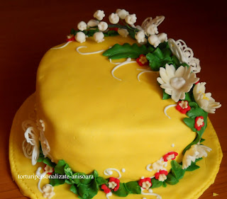 Tort galben cu lacramioare/Yellow cake with lily of the valley