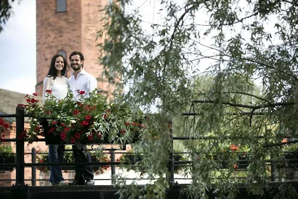 Prince Carl Philip and his fiancée Sofia Hellqvist gave a interview to the Swedish newspaper Dalarnas Tidning