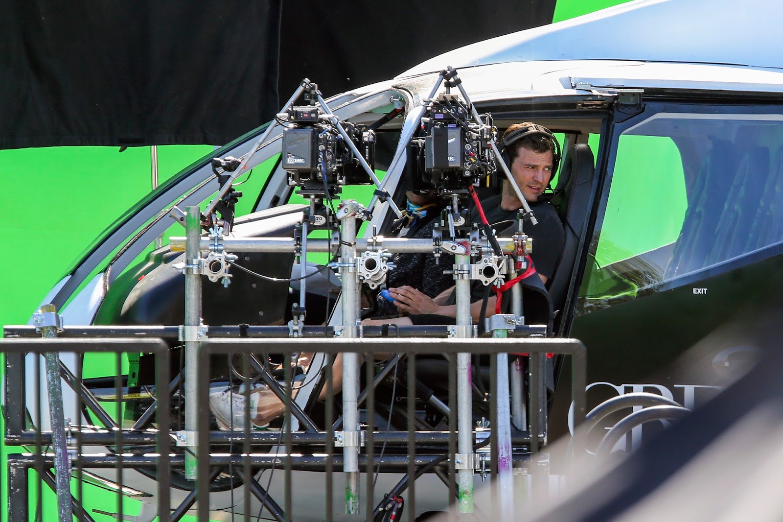 грей вертолет 50 оттенков. чарли танго вертолет. грей вертолет 50 оттенков. 50 оттенков серого фильм вертолет. кристиан грей и анастейша на вертолете.