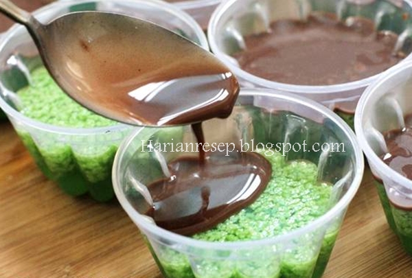 Step by Step Langkah Membuat Puding Lumut Pandan Hijau