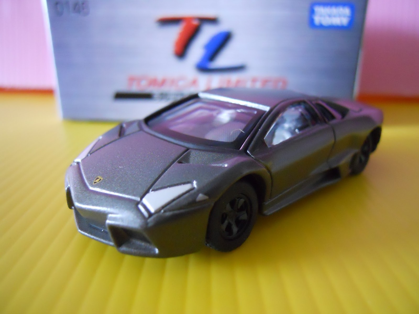 tomica reventon