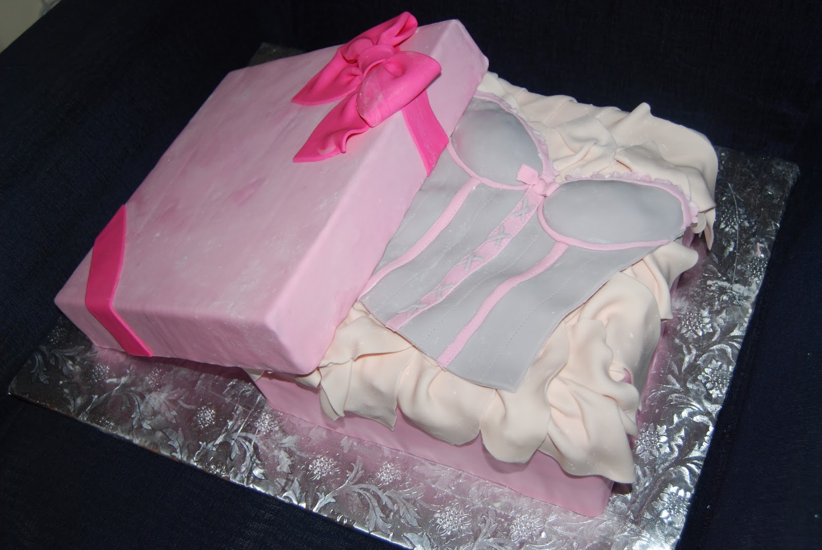Leelees Cake-abilities: PInk Gift box and Lingerie Cake