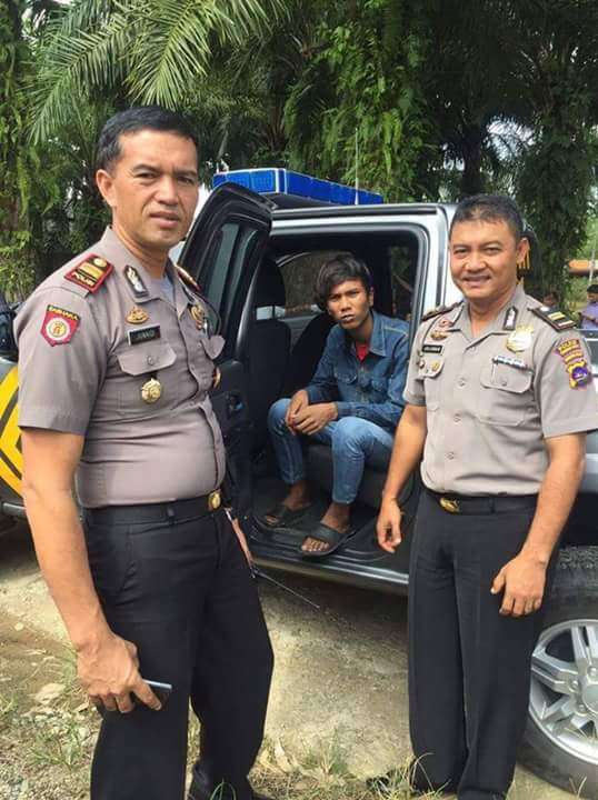 PROFIL: Kapry Nanda Menginjak AL-Quran Akhirnya Ditangkap, ini Pengakuanya PROFIL: Kapry Nanda Menginjak AL-Quran Akhirnya Ditangkap, ini Pengakuanya