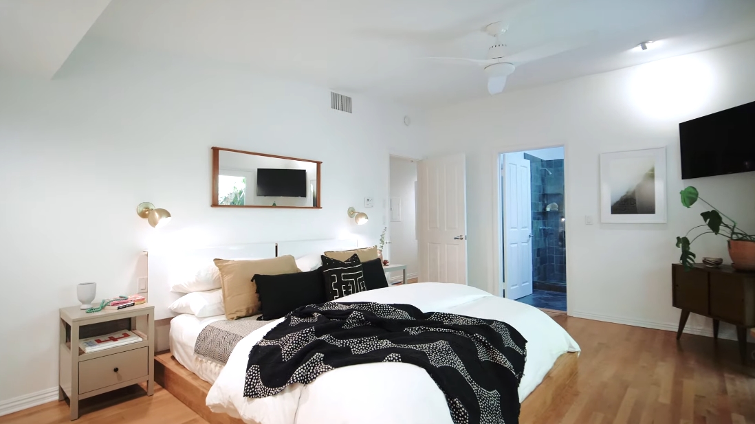 20 Interior Design Photos vs. Hollywood Hills Luxury Home Tour
