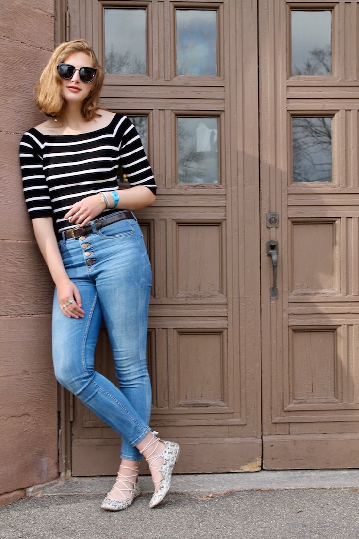 casual spring outfit with jeans and a striped black and white 3/4 sleeve shirt #ootd
