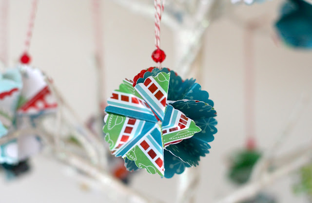 Notable Nest: Foldable Christmas Ornaments