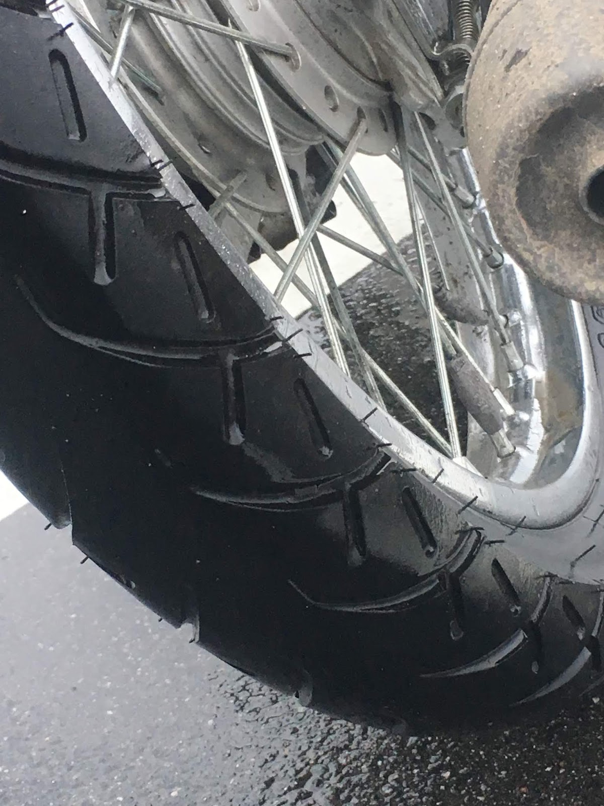 雨の日の通勤カブ タイヤ Irc 井上ゴム Nr41とランディマモラ